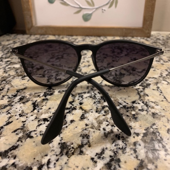 Ray-Ban Erika Classic Black Grey Gradient main image 4